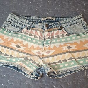Iris Jeans Trendy Aztec Print Denim Shorts size 9